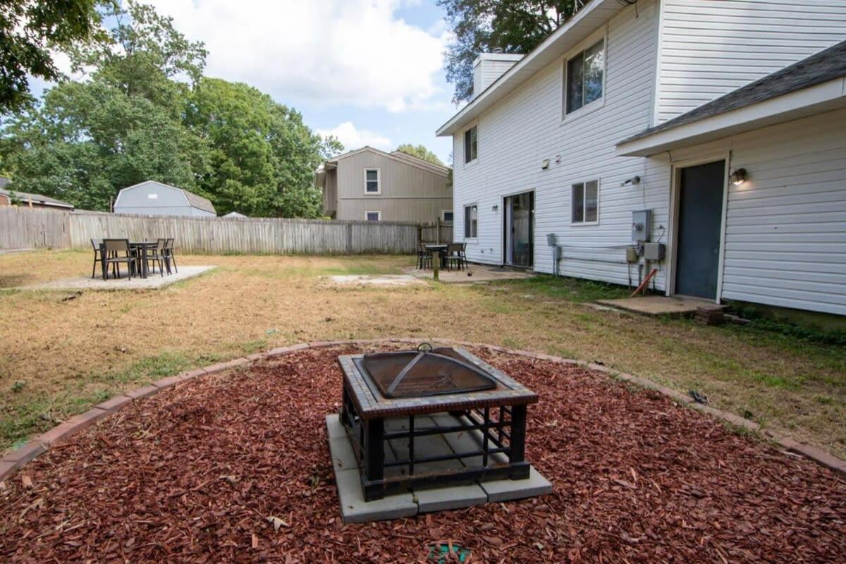 Sojourn Tree Lined Streets Newport News Villa Exterior photo